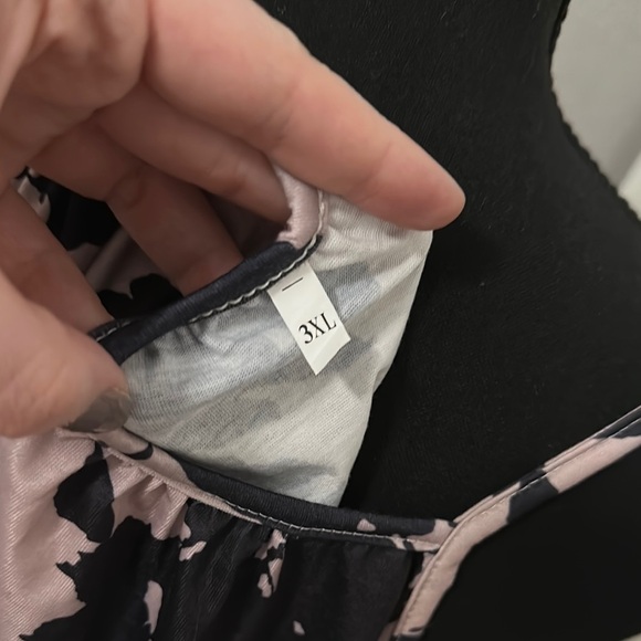 Amazon Floral Pink and Black Women's Top - Size 3XL - Picture 4 of 4